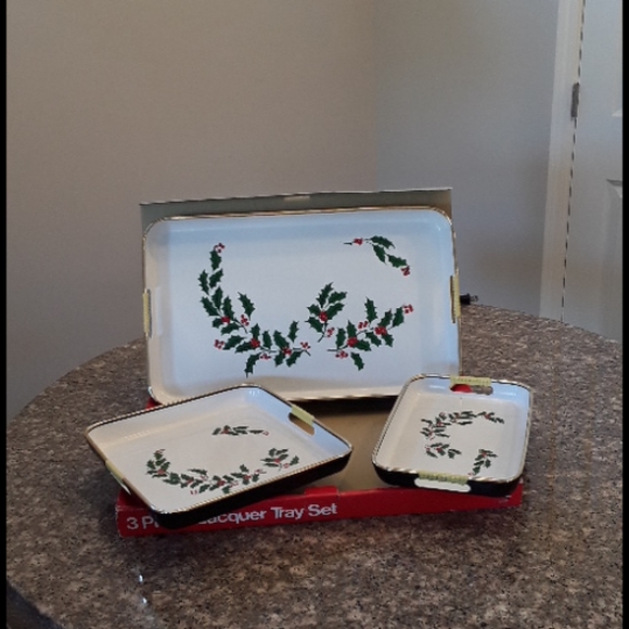 NEW CHRISTMAS 3 piece lacquer tray set - Picture 1 of 4